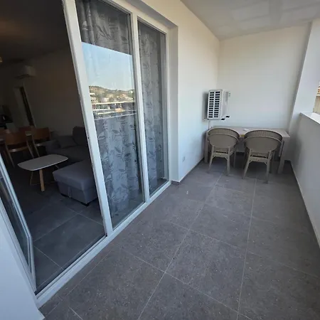 B Appartement Golem (Tirana)